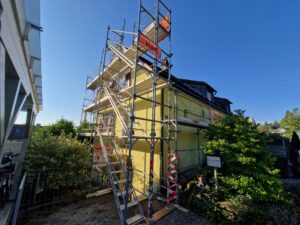 Gerüstung und energetische Fassadendämmung in Winterthur inkl. Malerarbeiten