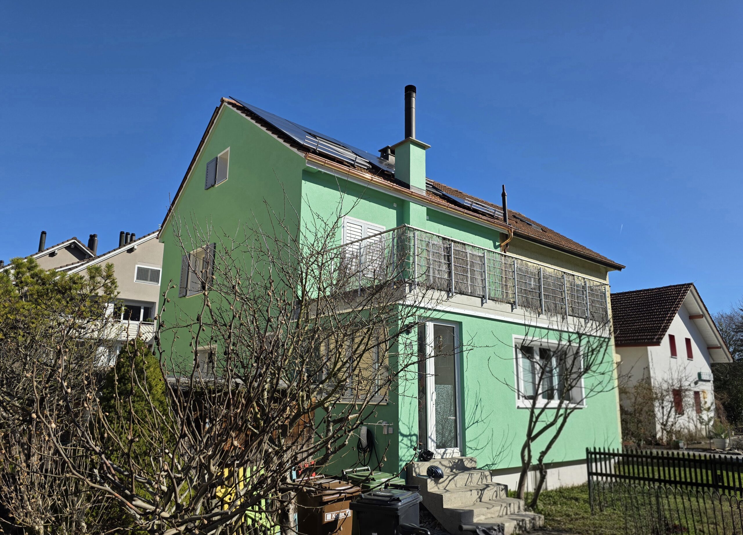 fertig gedämmte Liegenschaft in Winterthur, Mlaerarbeiten PV Anlage, Heizungsersatz Gesamtsanierung