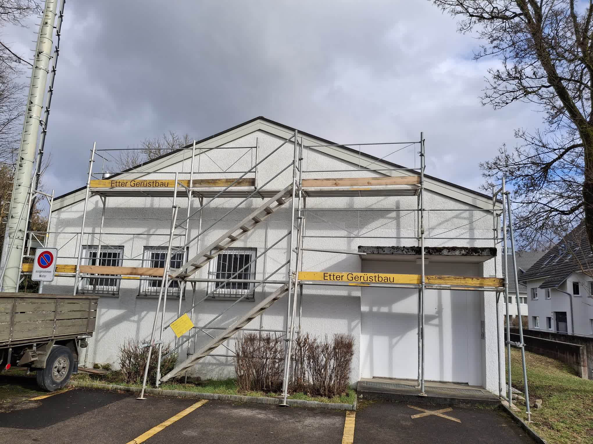 Malerarbeiten am Holz in Wiesendangen