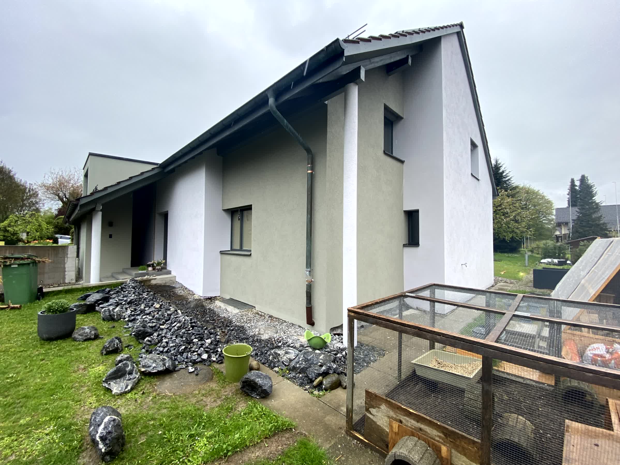 fertig erstellte Aussenwärmedämmung mit Malerarbeiten in Aadorf