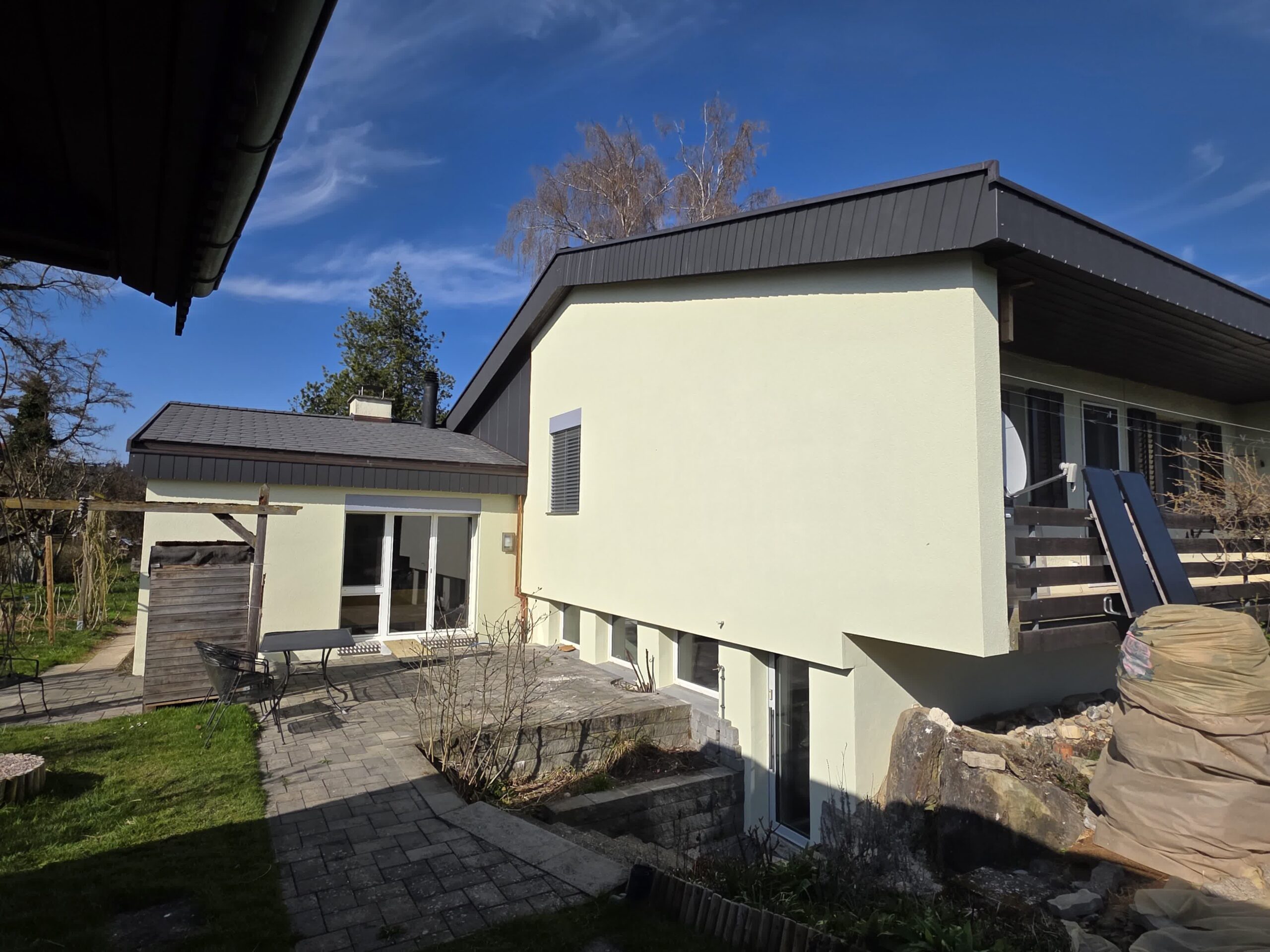 fertig erstellte Aussenwärmedämmung in Rickenbach ZH mit Malerarbeiten Kurz Renovations AG