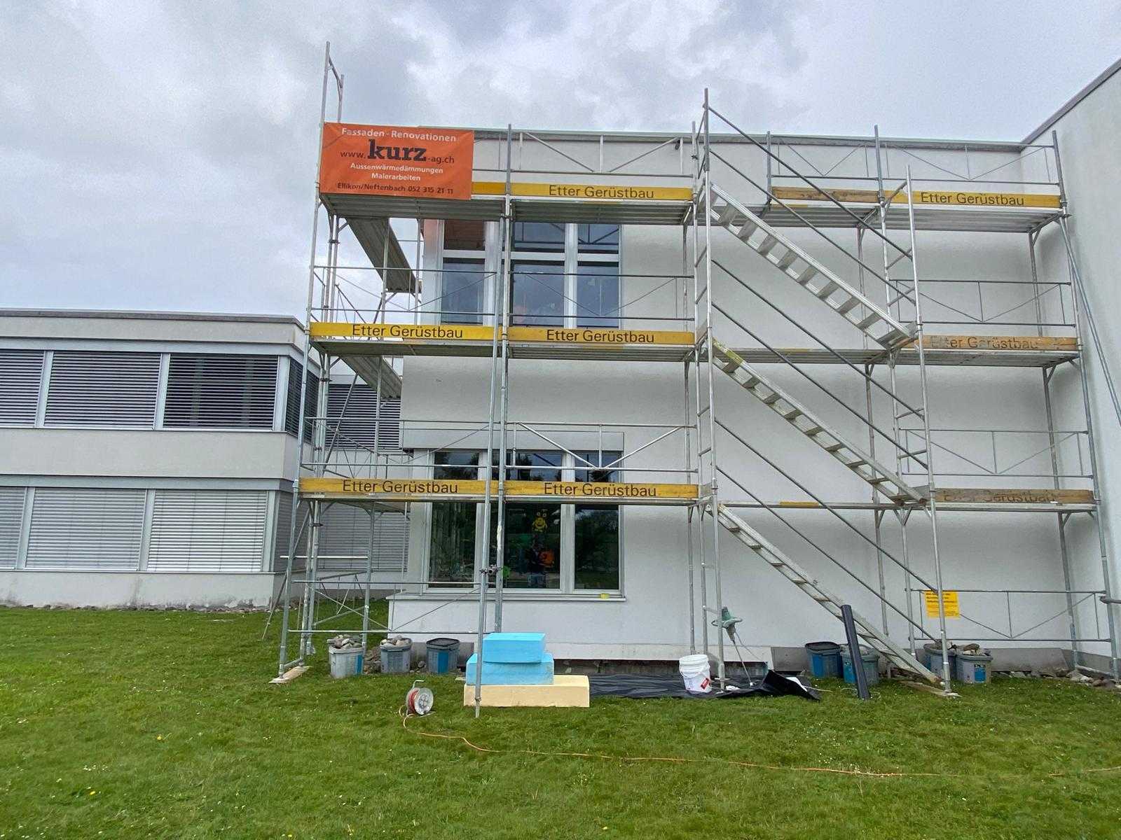 Reparaturarbeiten und Malerarbeiten Verputzarbeiten am Schulhaus Rickenbach Sul ZH